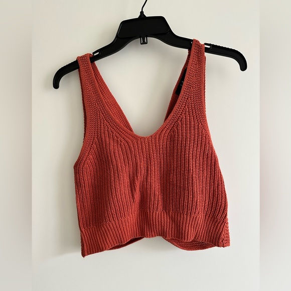 New! Lulu's Rust Red Knit Twist Back Tank Top XS - Picture 4 of 6